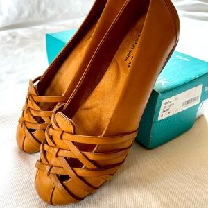 Beautiful Tan Leather Flats